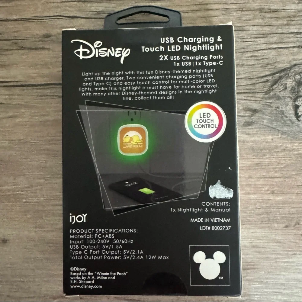Disney Winnie the Pooh USB Charger & LED Nightlight - White